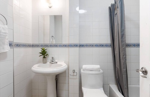 Quartier des Spectacles Hotel | Welcome to 'Le Sand & Stone Hotel' AAA LOCATION