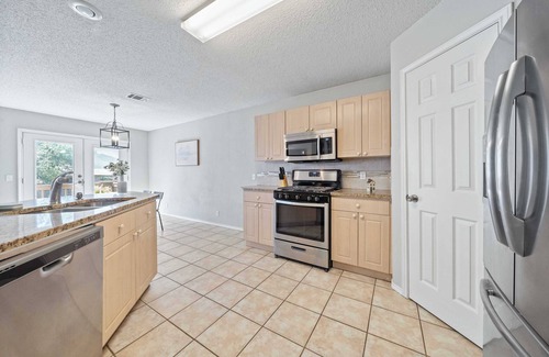 Cat Hollow House | Welcome to Luckenwald Cove Retreat-Your Home Away from Home in Round Rock #42135
