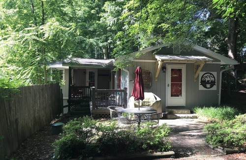 Black Mountain Cottage | Welcome to Lulu’s Cottage. A quiet yet convenient location in WNC.