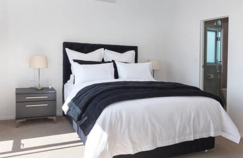 Orakei Villa | Welcome to Luxury Living in CBD Near Mission Bay