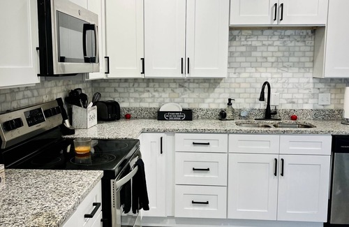 Brandon House | Welcome to Mindelo Oasis, your Florida pool house vacation home!