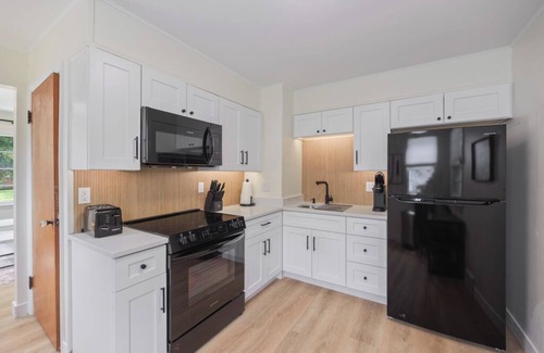 Des Moines House | Welcome to Momo's Place. Charming 3 Bedroom, 1Bathroom with Modern Upgrades