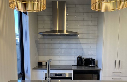 Poike House | Welcome to Oioi Holiday Home