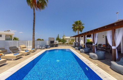 Cape Greko Villa | Welcome to our beautiful 5-bedroom villa, situated near the stunning Konnos beach