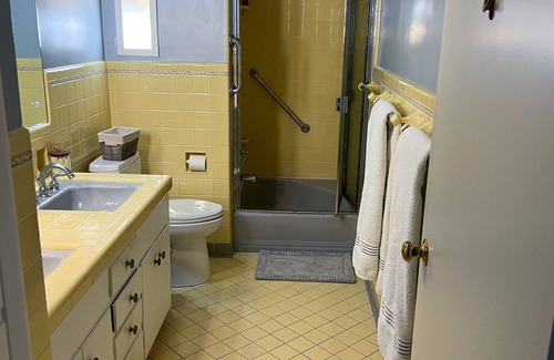 Wilmington House | Welcome to our charming mid-century capecod, located in the heart of Wilmington