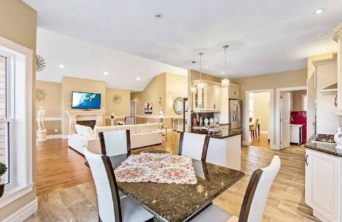 Carrying Place Cottage | Welcome to our luxurious bungalow house lake front phenomenon view.