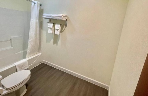 Cuero House | Welcome to Paradise! 4 Exquisite Unit, w/Sun Terrace and laundry facilities