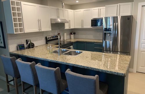 Cultural District Condo | Welcome to Paradise - 5 mins from the beach