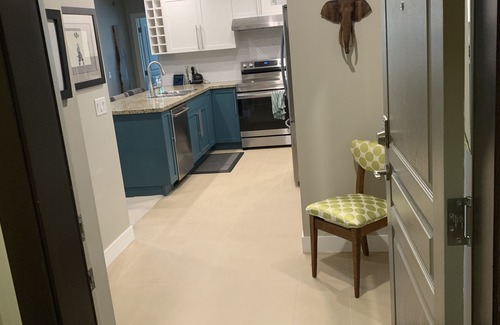 Cultural District Condo | Welcome to Paradise - 5 mins from the beach