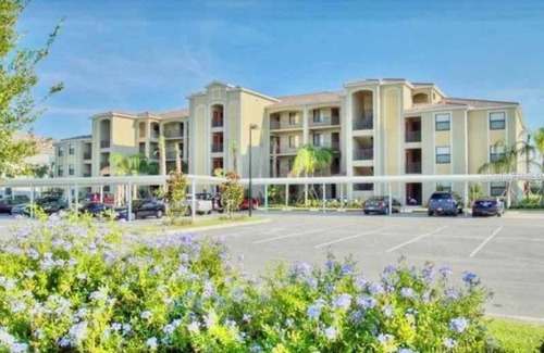 Bradenton Condo | Welcome to paradise on the golf course at River Strand Golf Course.