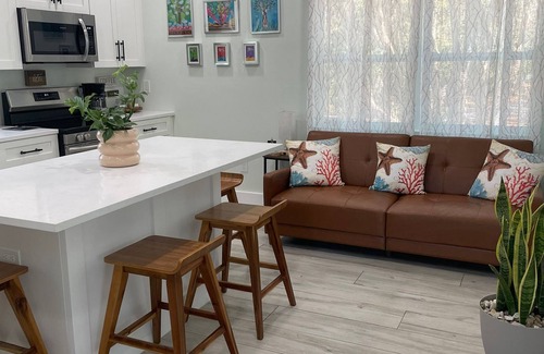 Tarpon Springs Apartment | Welcome to PAYAdise Beachy Home Away from Home!
