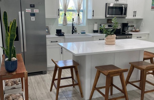 Tarpon Springs Apartment | Welcome to PAYAdise Beachy Home Away from Home!