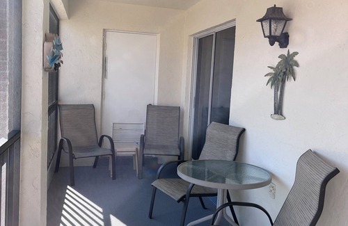 Englewood South Condo | Welcome to Porch and Palms! Calm, clean and close to everything!