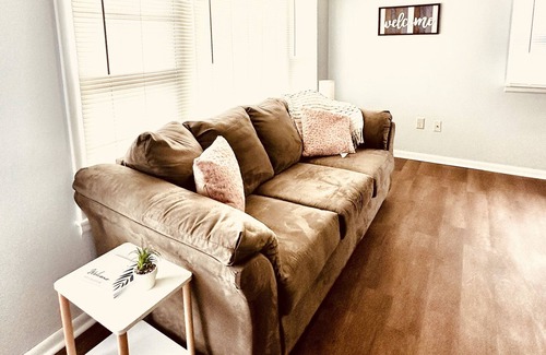 Hamilton Apartment | Welcome to Rose-Quilt Town, USA!