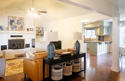 Beaver Shores House | Welcome to Samu's Lakeside Cabin, a nature lover's paradise!