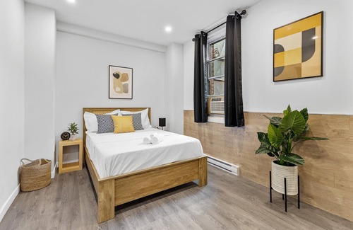 Quartier des Spectacles Hotel | Welcome to 'Sand & Stone Hotel'. Charming 1 bdrm
