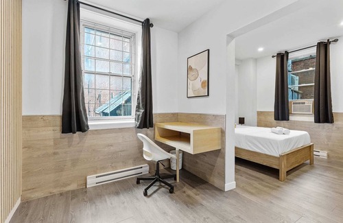 Quartier des Spectacles Hotel | Welcome to 'Sand & Stone Hotel'. Charming 1 bdrm