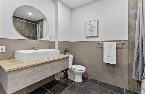 Quartier des Spectacles Hotel | Welcome to 'Sand & Stone Hotel'. Charming 1 bdrm