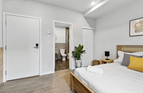 Quartier des Spectacles Hotel | Welcome to 'Sand & Stone Hotel' Charming 1 bdrm