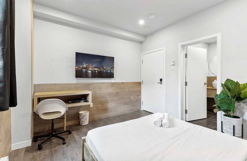 Quartier des Spectacles Hotel | Welcome to 'Sand & Stone Hotel' Charming 1 bdrm