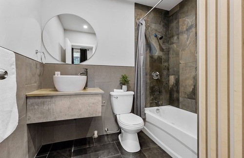 Quartier des Spectacles Hotel | Welcome to 'Sand & Stone Hotel' Charming 1 bdrm