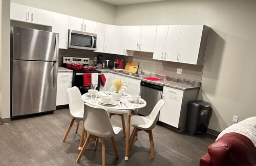 Downtown Des Moines Apartment | Welcome to Scarlet Nook, a beautifully appointed one-bedroom apartment in downtown Des Moines.