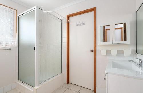 Tin Can Bay Apartment | Welcome to "Seascapes"