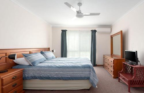Tin Can Bay Apartment | Welcome to "Seascapes"