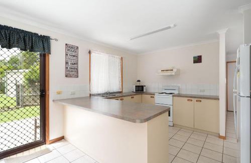 Tin Can Bay Apartment | Welcome to "Seascapes"