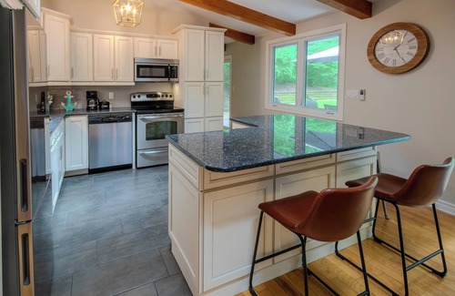 Grand Bend Cottage | Welcome to Shoreline Beach Cottage – Your Peaceful Retreat by the Lake