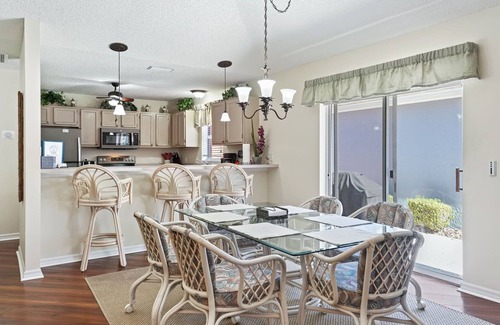 The Villages House | Welcome to Tee Off Villa - Beautiful 2 Bd/2 Ba on Golf Course w/Cart & Hot Tub