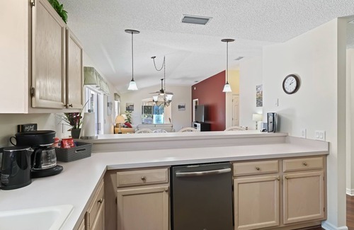 The Villages House | Welcome to Tee Off Villa - Beautiful 2 Bd/2 Ba on Golf Course w/Cart & Hot Tub