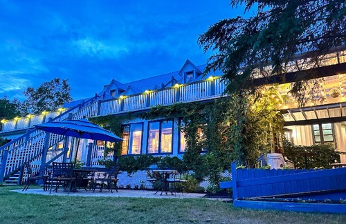 Harrington House | WELCOME TO THE AUBERGE VAL CARROLL! A retreat in nature!