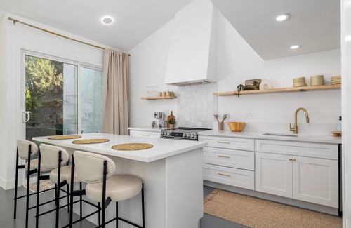 Temecula House | Welcome to The Buzze – Stylish 2BR/2BA Stay in Prime Murrieta Location!