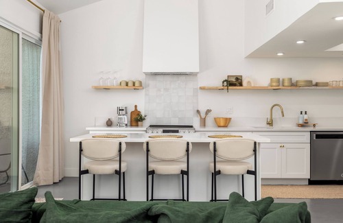 Temecula House | Welcome to The Buzze – Stylish 2BR/2BA Stay in Prime Murrieta Location!