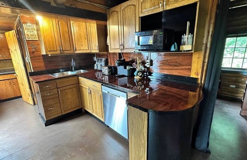 Northern Ontario House | Welcome to The Coon Cage