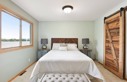 Burnsville House | Welcome to The Cottage on Crystal Lake!