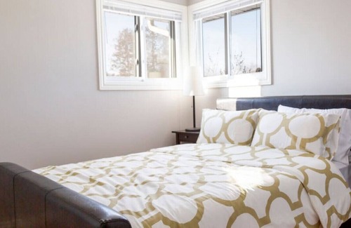 Innisfil House | Welcome to The Lake Loft, your home away from home