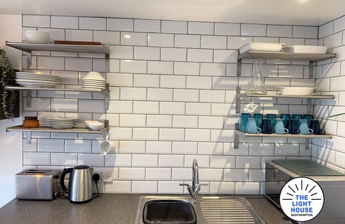 Southampton House | Welcome to The Light House a tranquil city retreat, with off road parking.