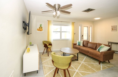 The Lakes House | Welcome to the Pineapple Bungalow in Port Richey!