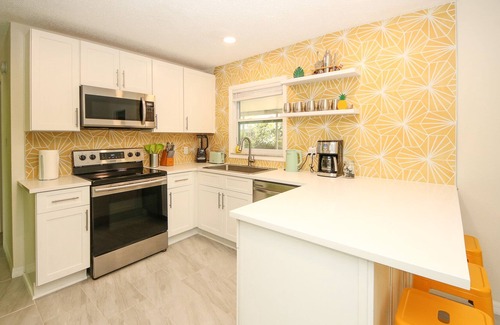 The Lakes House | Welcome to the Pineapple Bungalow in Port Richey!