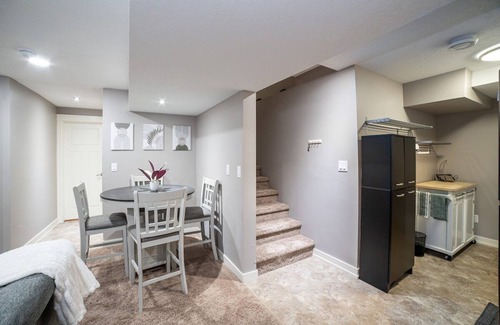 Regina Apartment | Welcome to the "Robin's Nest"