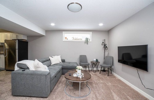 Regina Apartment | Welcome to the "Robin's Nest"