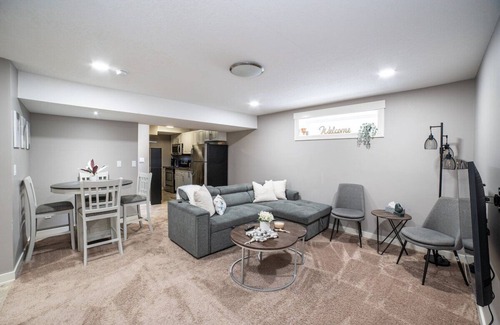Regina Apartment | Welcome to the "Robin's Nest"