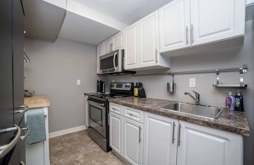 Regina Apartment | Welcome to the "Robin's Nest"