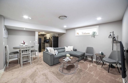 Regina Apartment | Welcome to the "Robin's Nest"