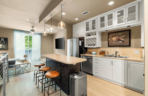 Sacramento House | Welcome to the Capital! 2 Bed 2 Bathroom, Loft-style townhome in West Sacramento