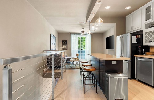 Sacramento House | Welcome to the Capital! 2 Bed 2 Bathroom, Loft-style townhome in West Sacramento