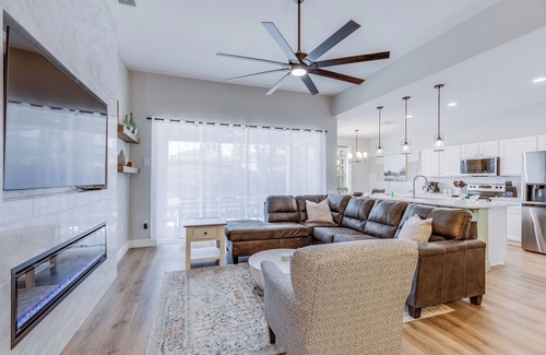Windsor Hills Villa | Welcome to The Windsor Treasure with Professional Arcade Room! Brand New 2024!
