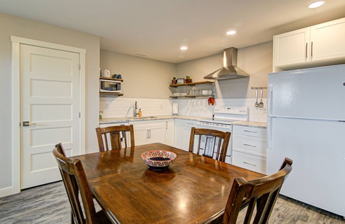 South Lethbridge Apartment | Welcome to the WolfeDen!